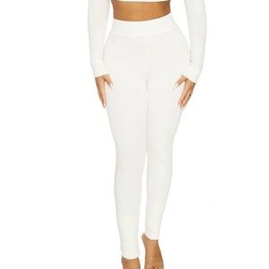 NW - White High-Waisted ribbed Leggings